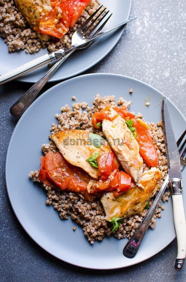 Куриная грудка с томатами и чесноком